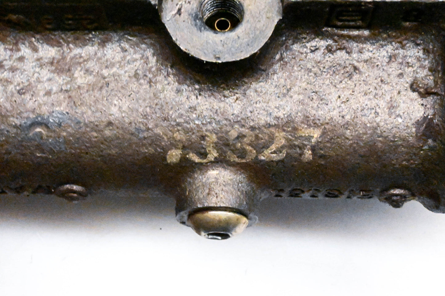 EIS E73327, EIS131 Master Cylinder Assembly NOS