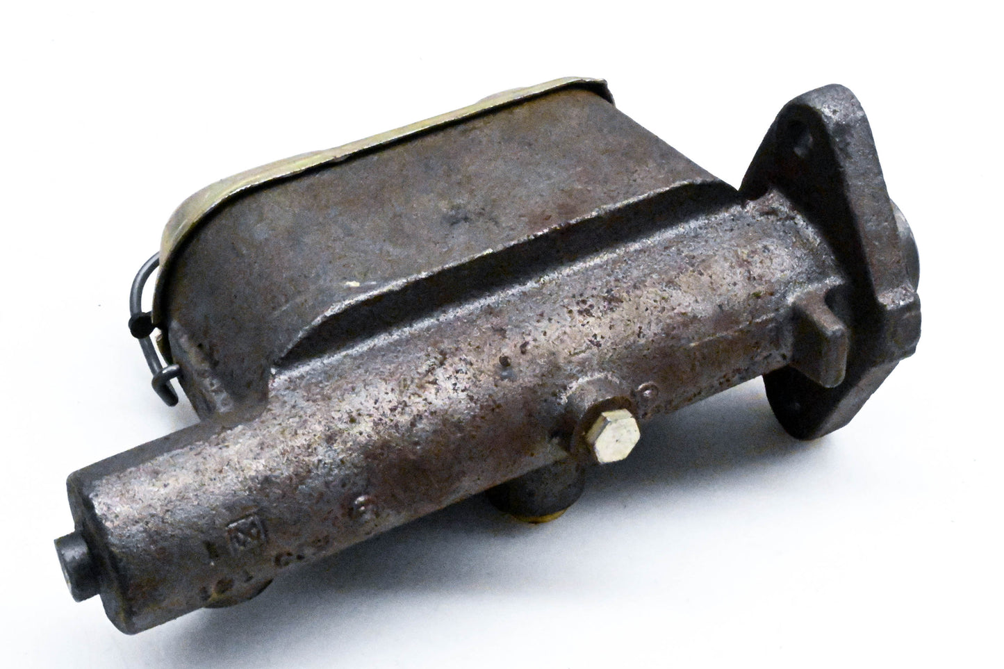 EIS E77657, EIS161 Master Cylinder Assembly NOS
