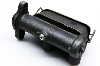 EIS E74986, EIS137 Master Cylinder Assembly NOS