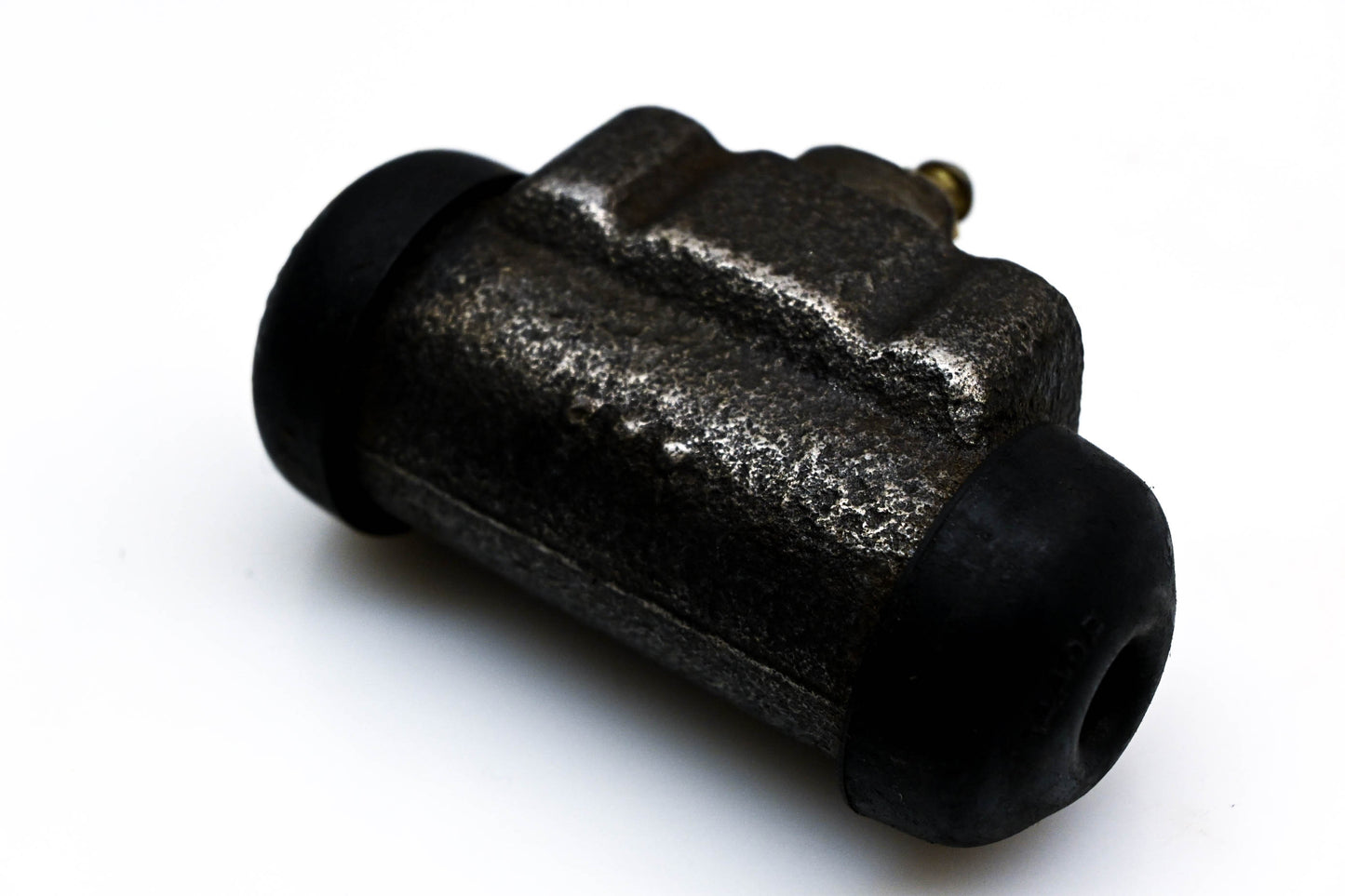 EIS 565 Wheel Cylinder Assembly NOS