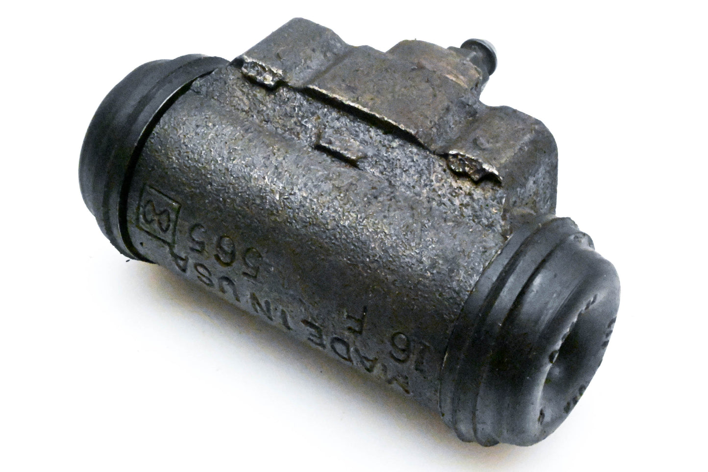 EIS 565 Wheel Cylinder Assembly NOS