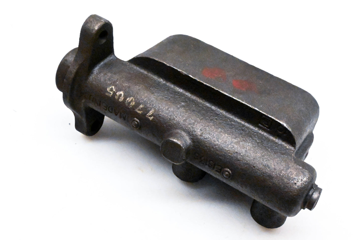 EIS 136, 77005 Master Cylinder NOS