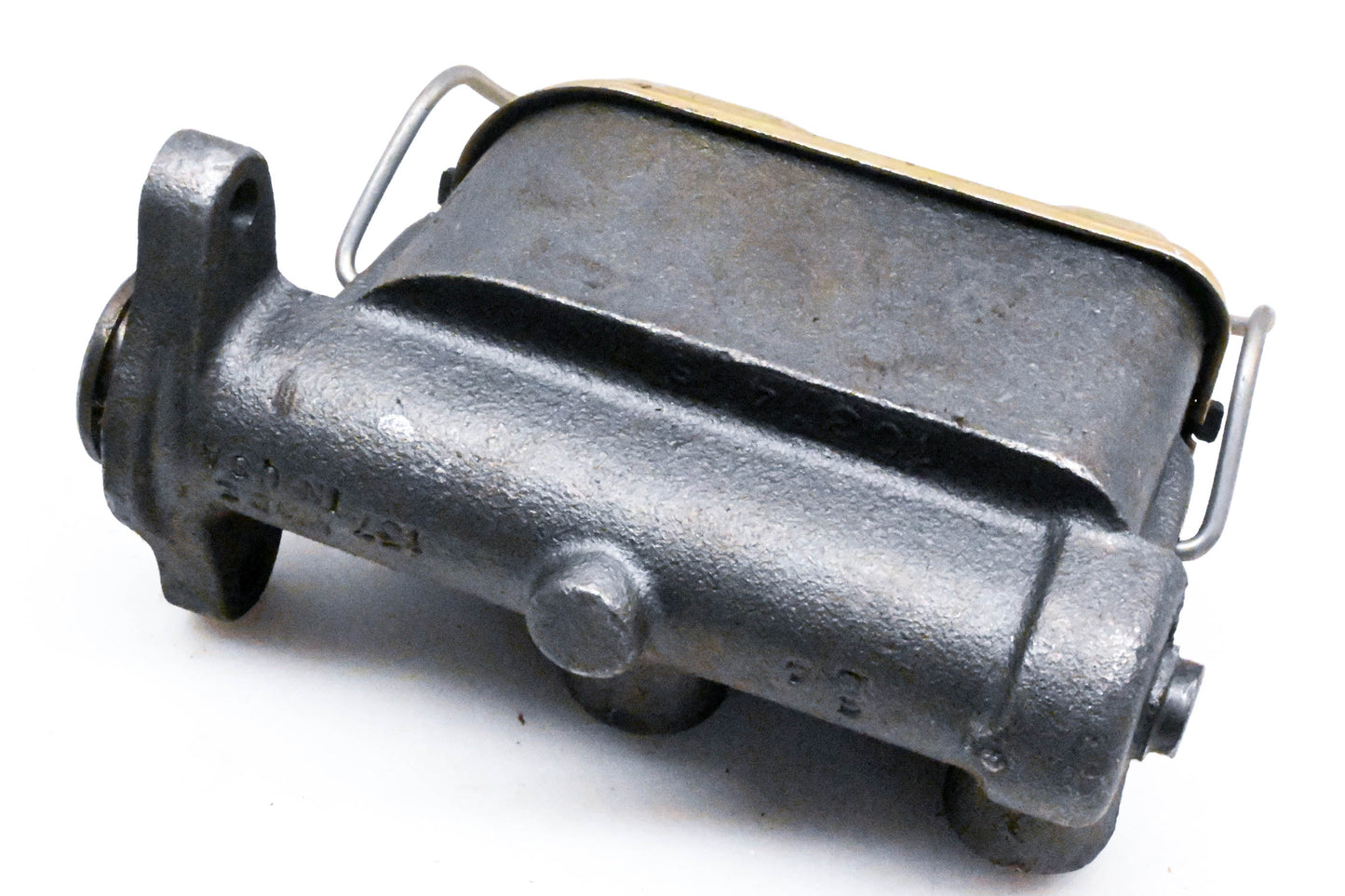 EIS 157 Master Cylinder Assembly