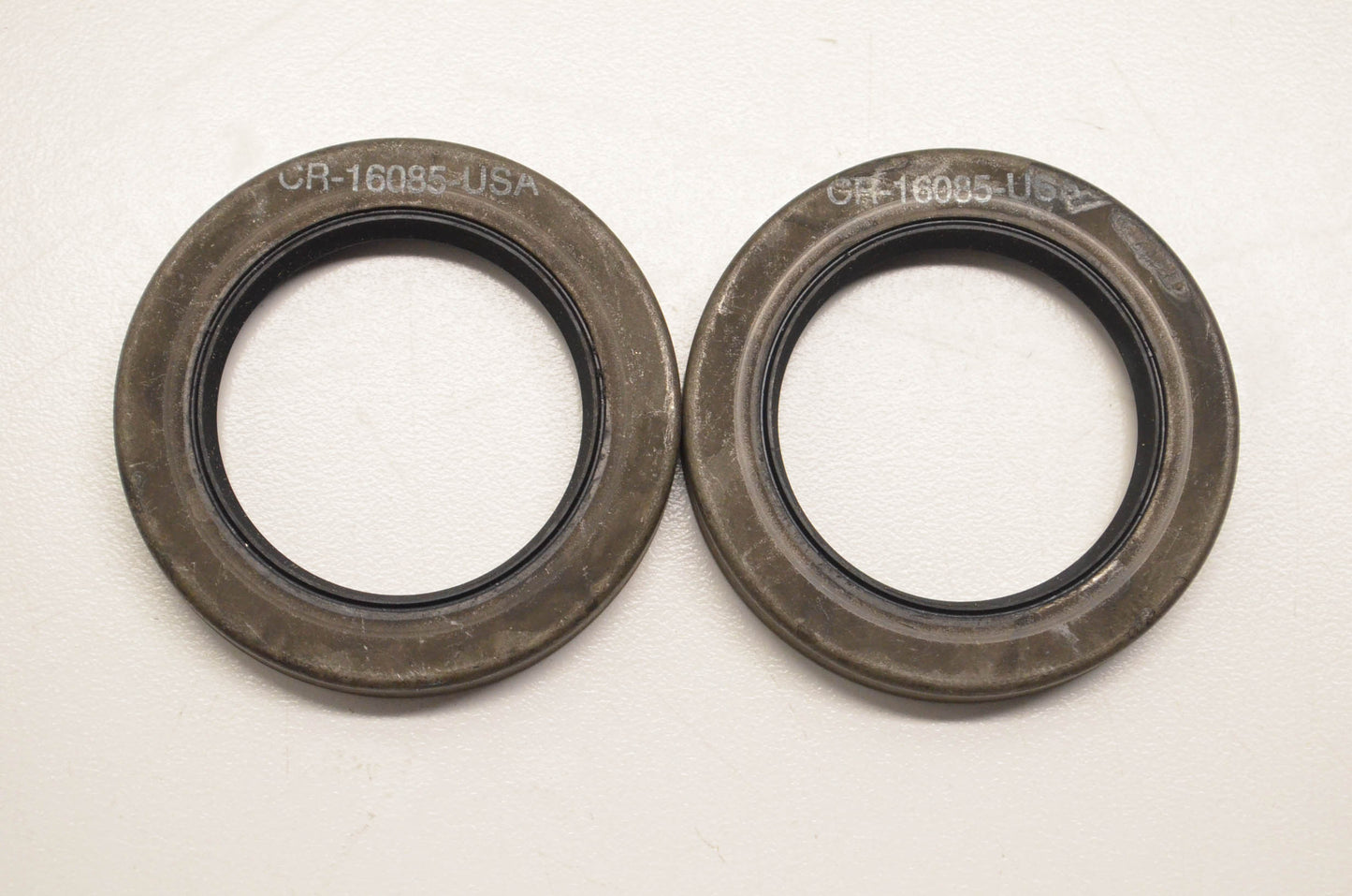 CR 16085 Oil Seals Qty 2 NOS
