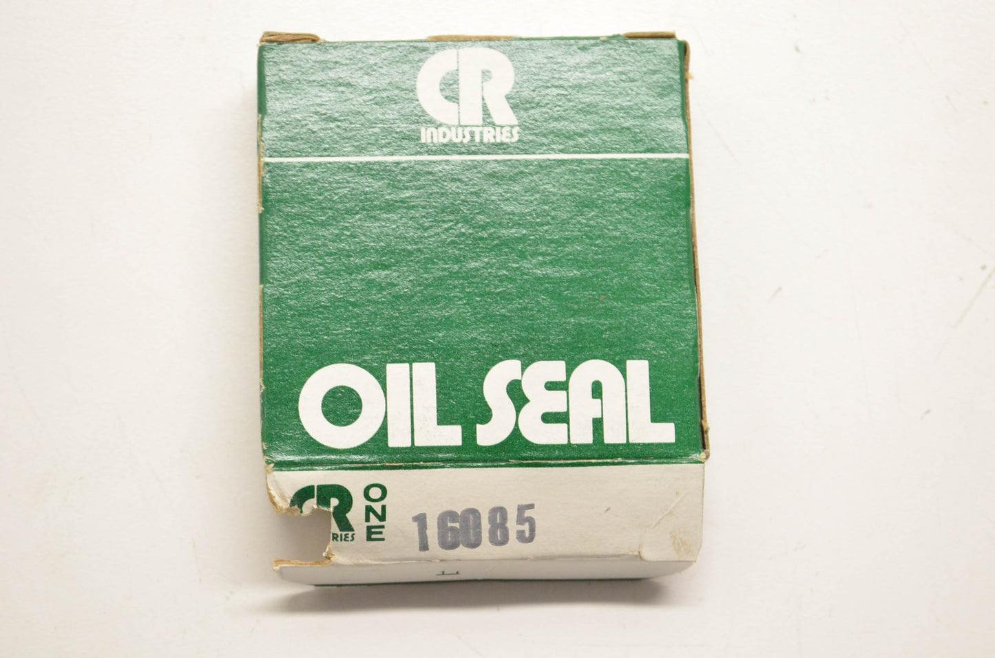 CR 16085 Oil Seals Qty 2 NOS
