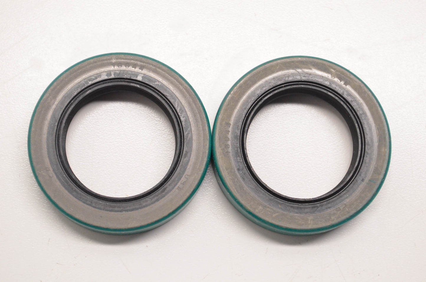 CR 16044 Oil Seals Qty 2 NOS
