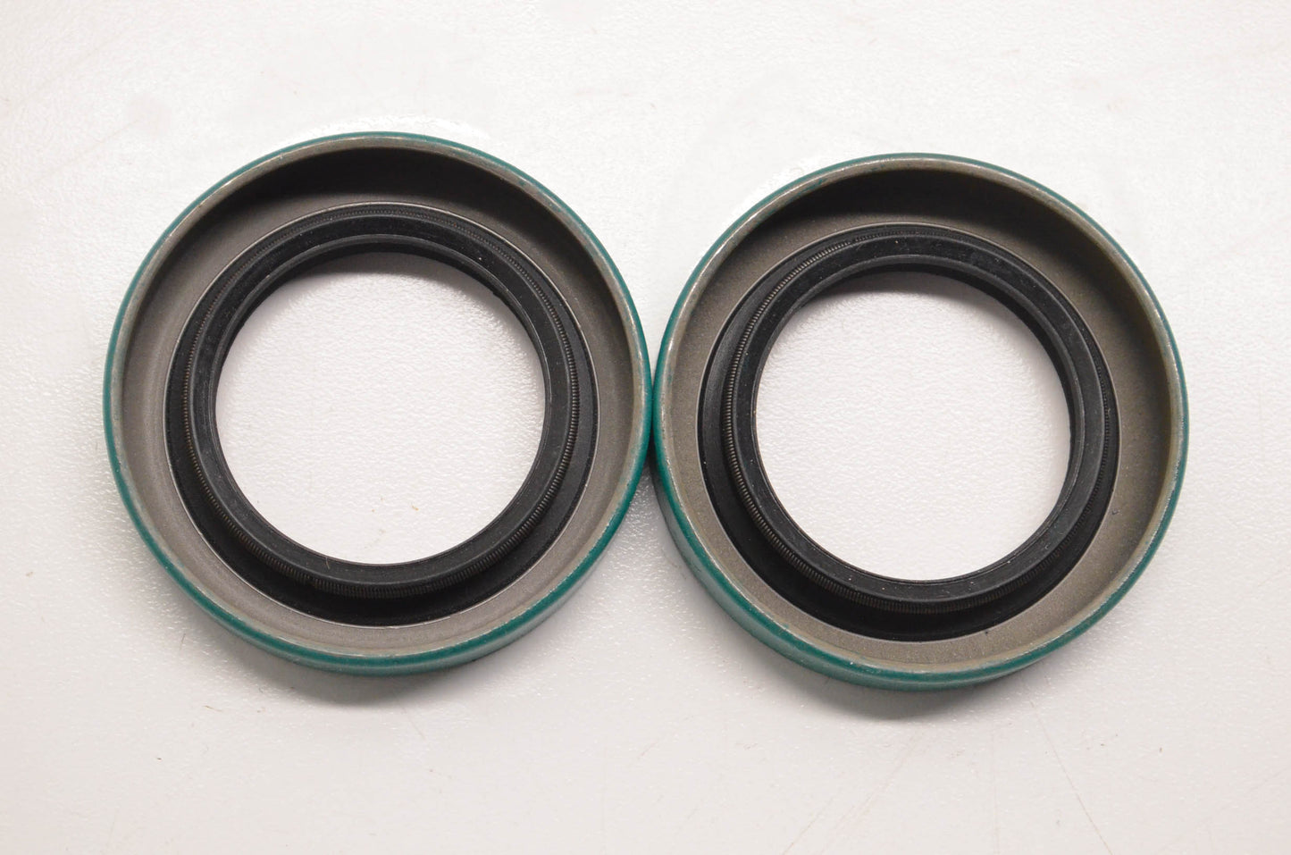 CR 16044 Oil Seals Qty 2 NOS
