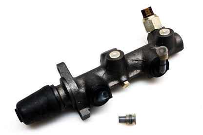 Mopar H96384, H-96384 Brake Master Cylinder Assembly NOS