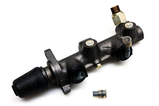 Mopar H96384, H-96384 Brake Master Cylinder Assembly NOS