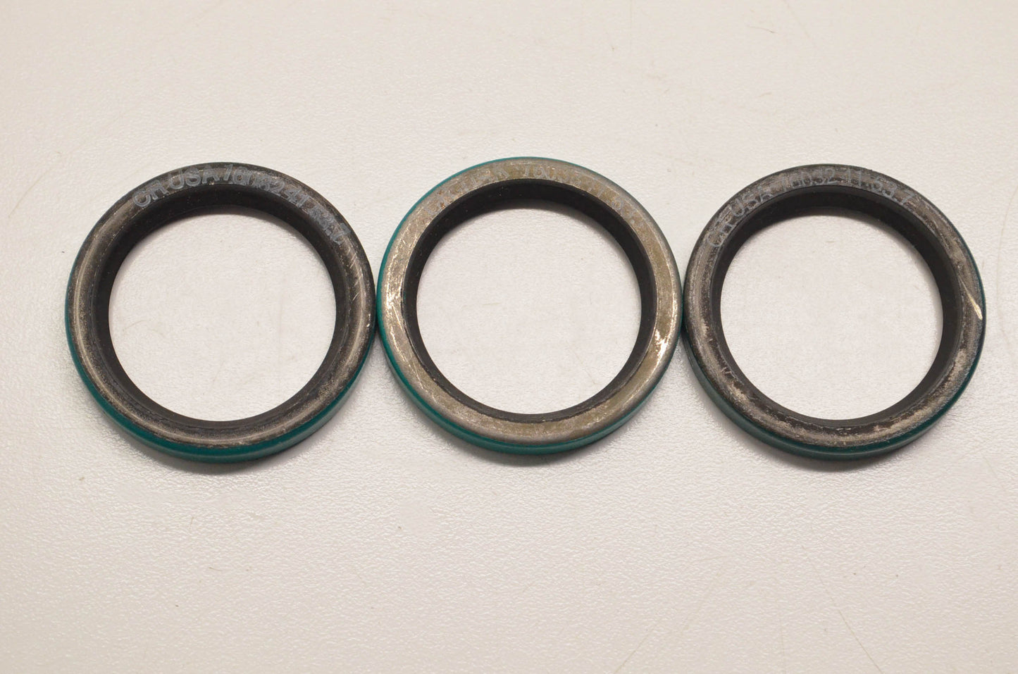CR 16032 Oil Seals Qty 3 NOS