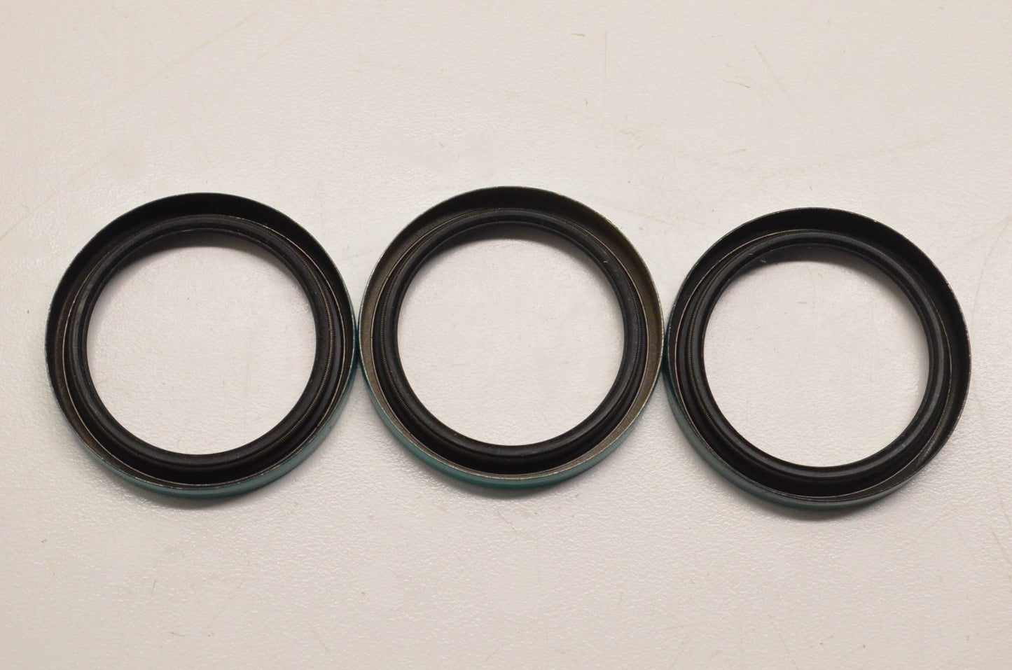 CR 16032 Oil Seals Qty 3 NOS