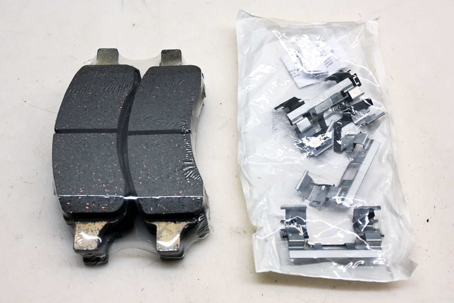 Raybestos PGD1169C Ceramic Disc Brake Pad Kit NOS