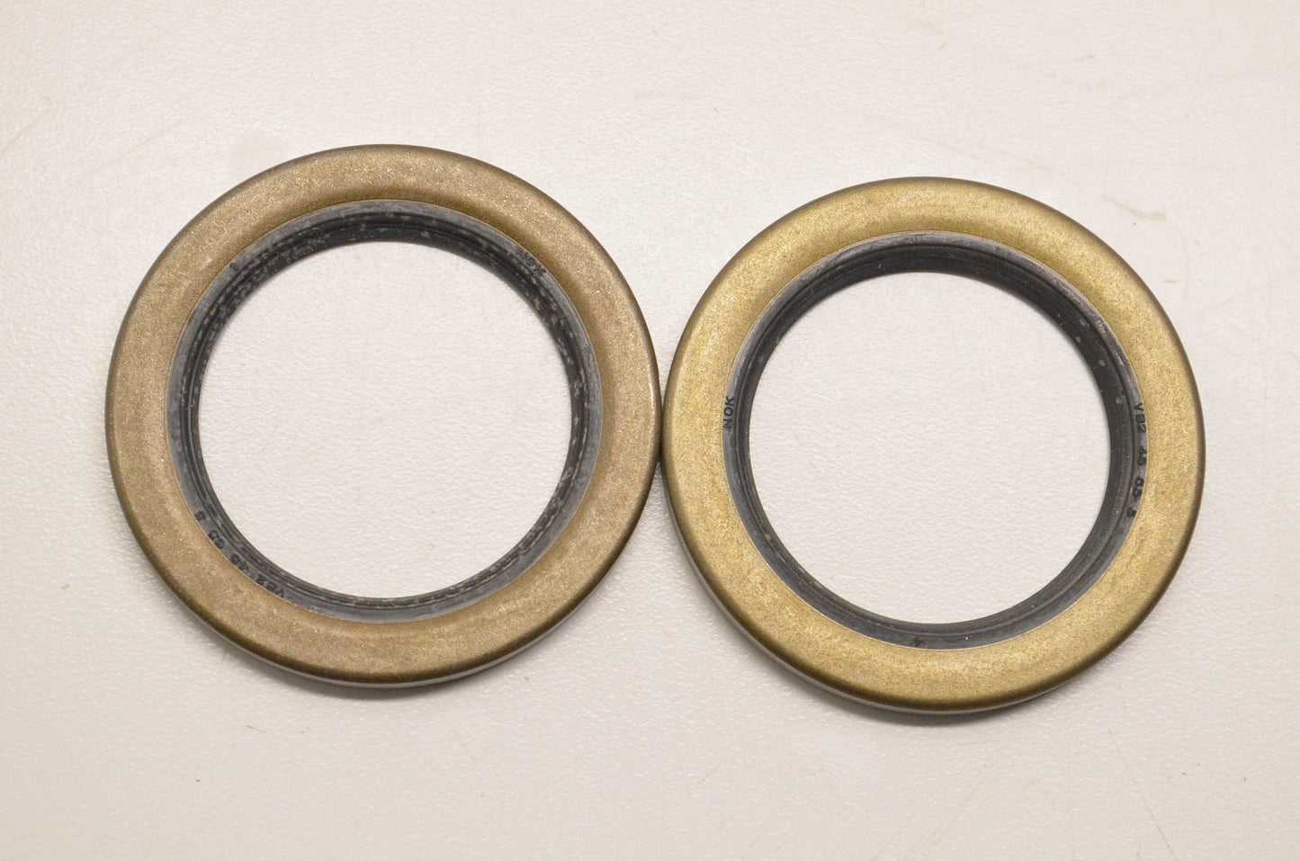 CR 17757 Oil Seals Qty 2 NOS