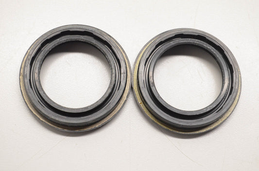 CR 17789 Oil Seals Qty 2 NOS