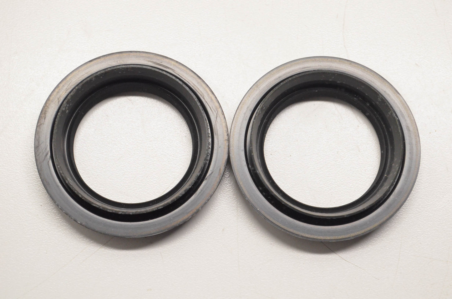 CR 17789 Oil Seals Qty 2 NOS