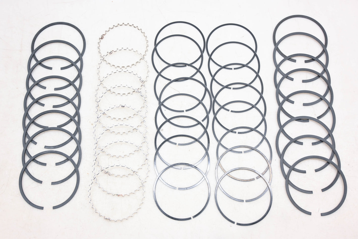 Mopar 2585306, 2585-306 Piston Ring 3.910" Kit NOS