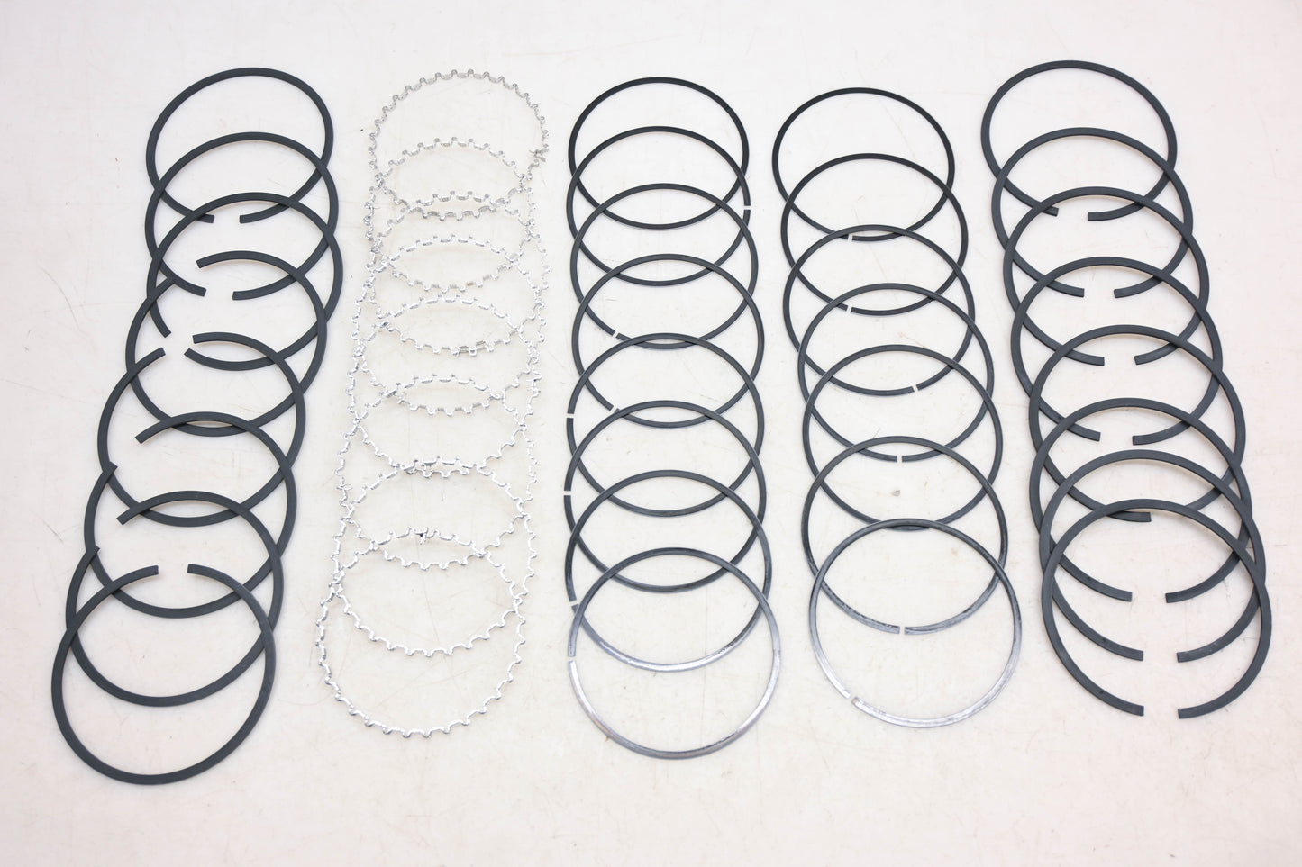 Mopar J1059A, J-1059A, 3004571 Piston Ring 4.040" Kit NOS