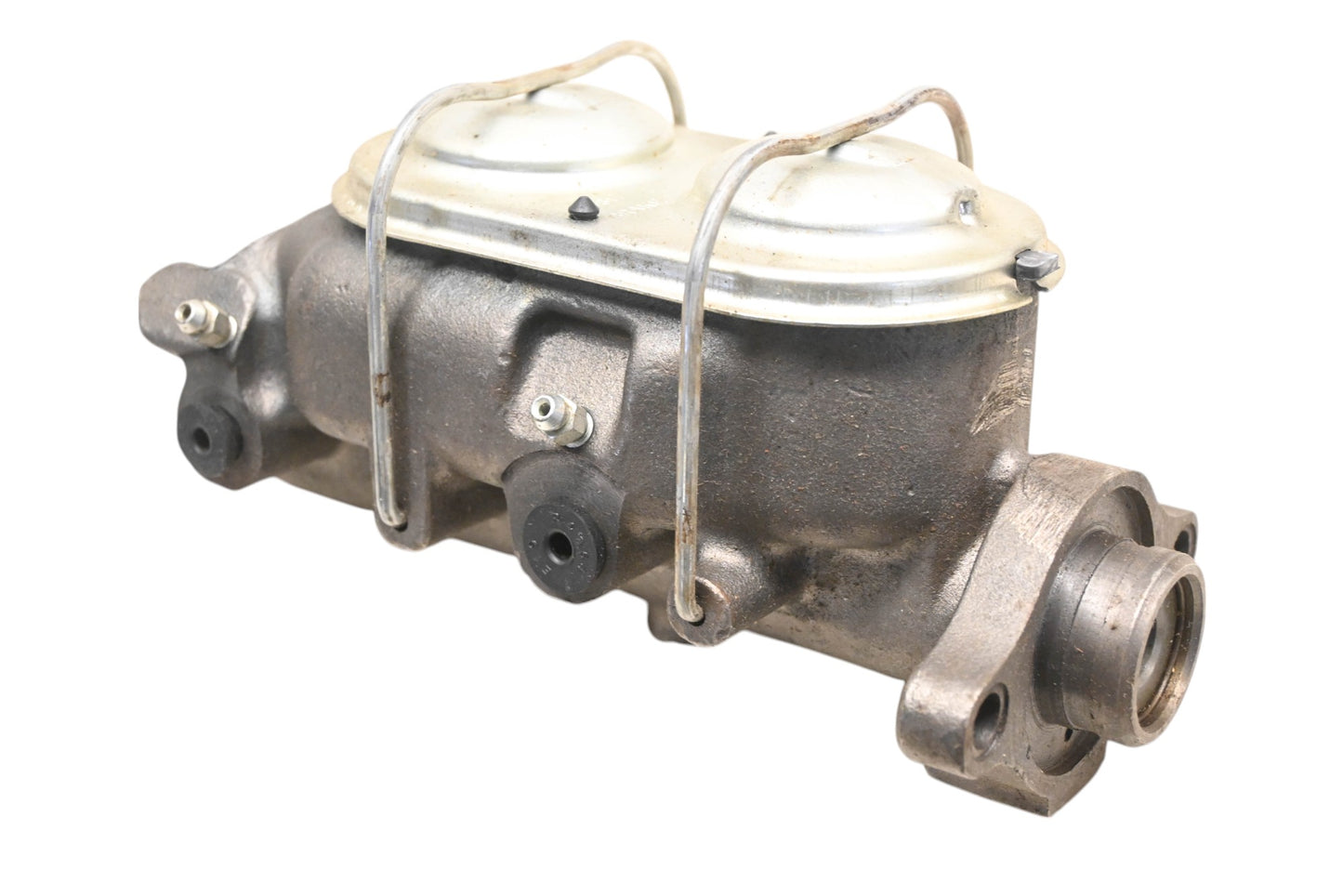 EIS E71261, EIS123 Brake Master Cylinder Assembly NOS