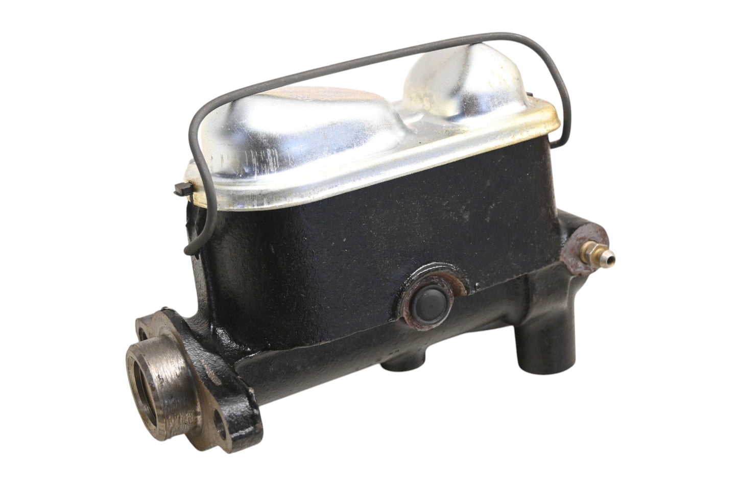 Delco 174-304, 5471532, E73327 Brake Master Cylinder Assembly NOS