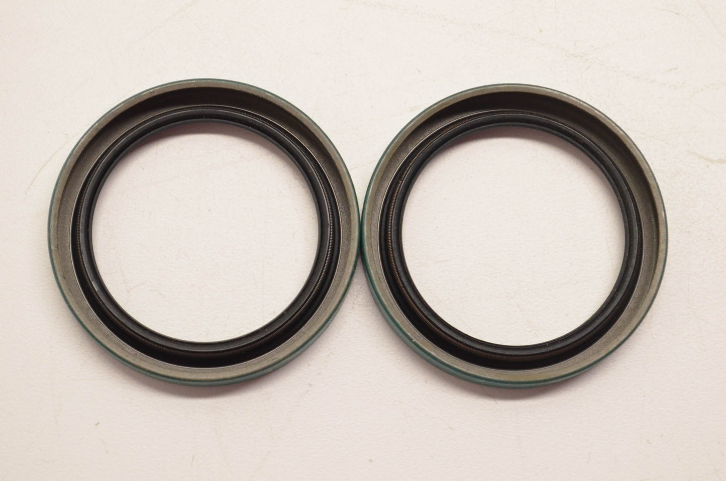 CR 18962 Oil Seals Qty 2 NOS