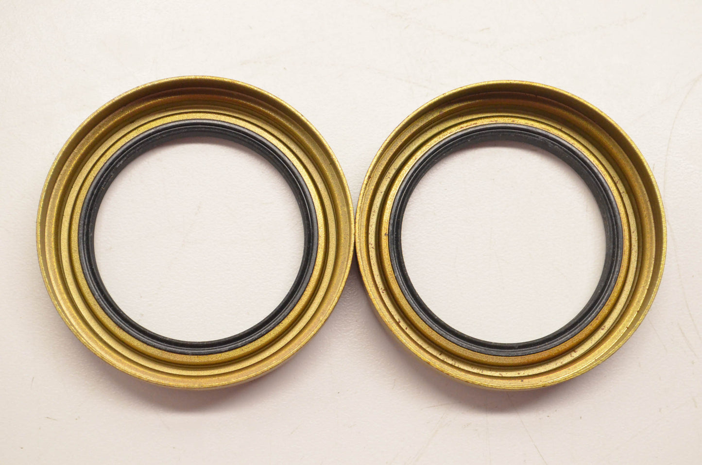 CR 18454 Oil Seals Qty 2 NOS