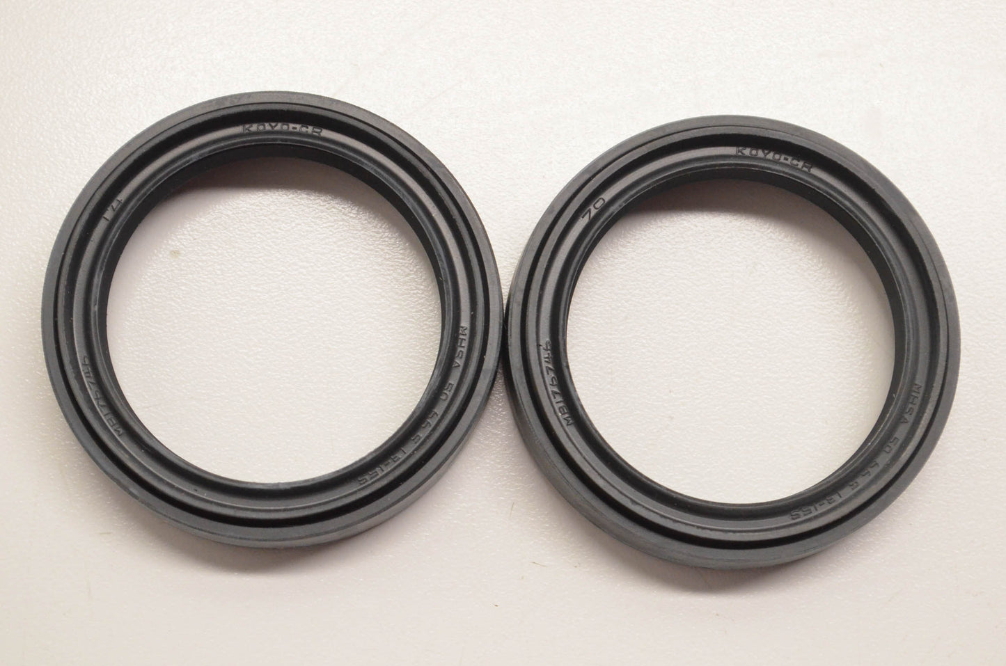 CR 19612 Oil Seals Qty 2 NOS