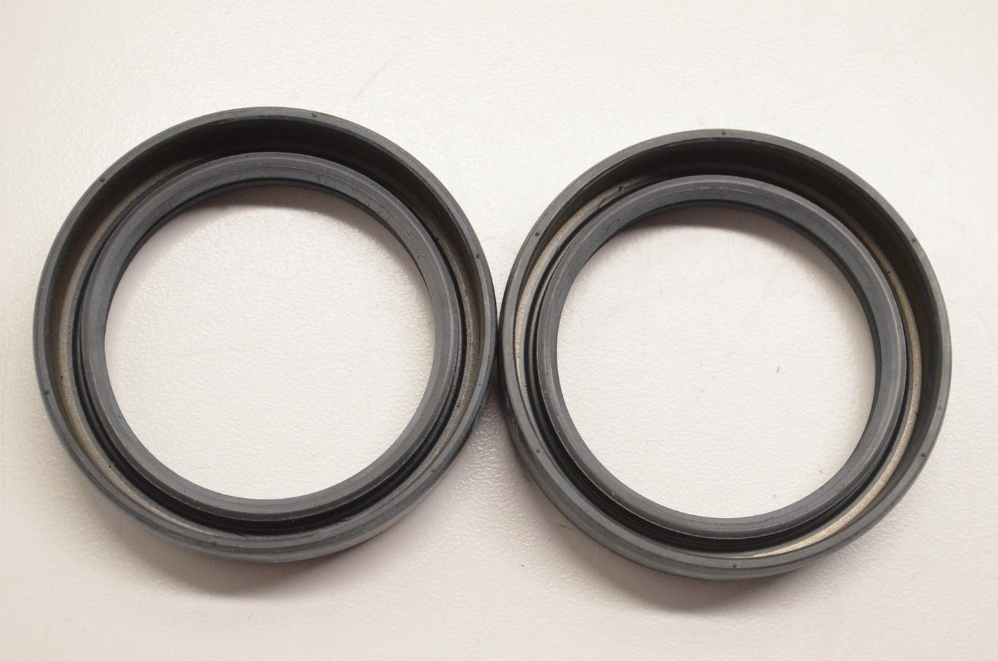 CR 19612 Oil Seals Qty 2 NOS