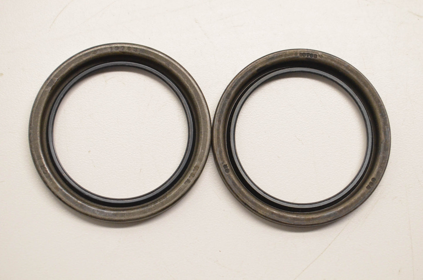 CR 19763 Oil Seals Qty 2 NOS