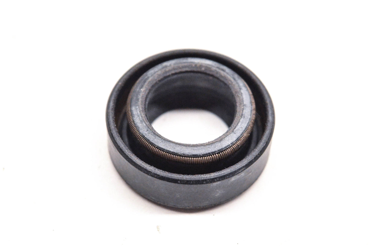 CR Industries 550284, 3PU113 311 113 Seal NOS
