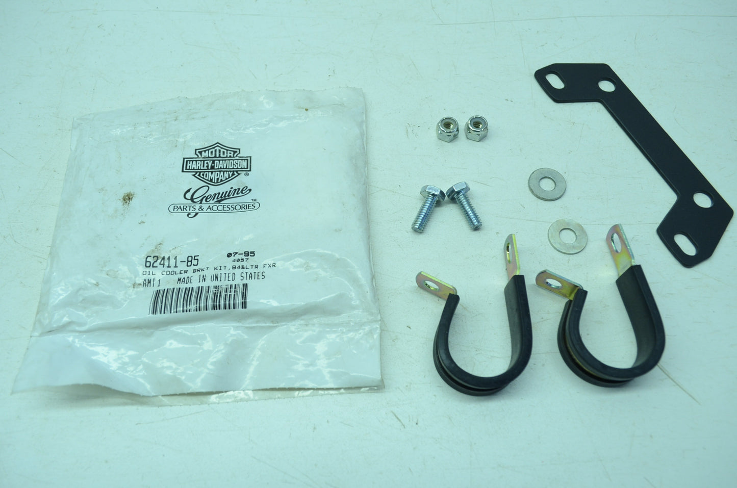 NEW OEM Harley Davidson Oil Cooler Mounting Bracket Kit 62411-85 NOS