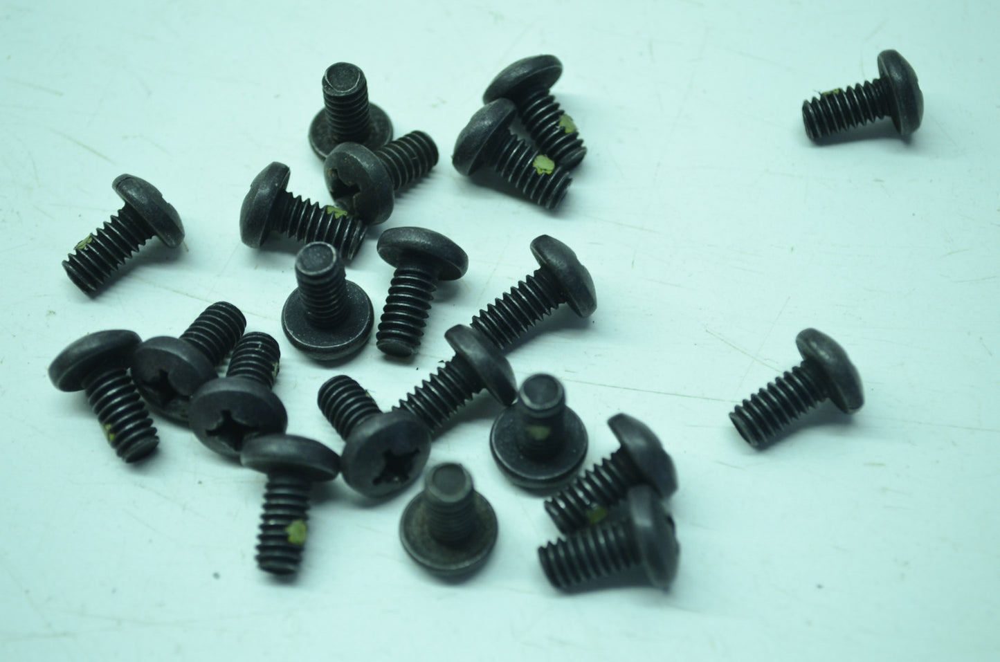 OEM Harley-Davidson 2150 Screw Qty 21 NOS
