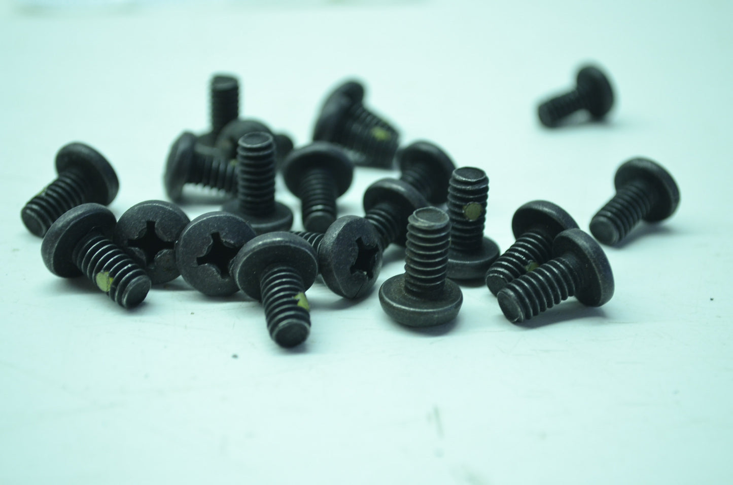 OEM Harley-Davidson 2150 Screw Qty 21 NOS