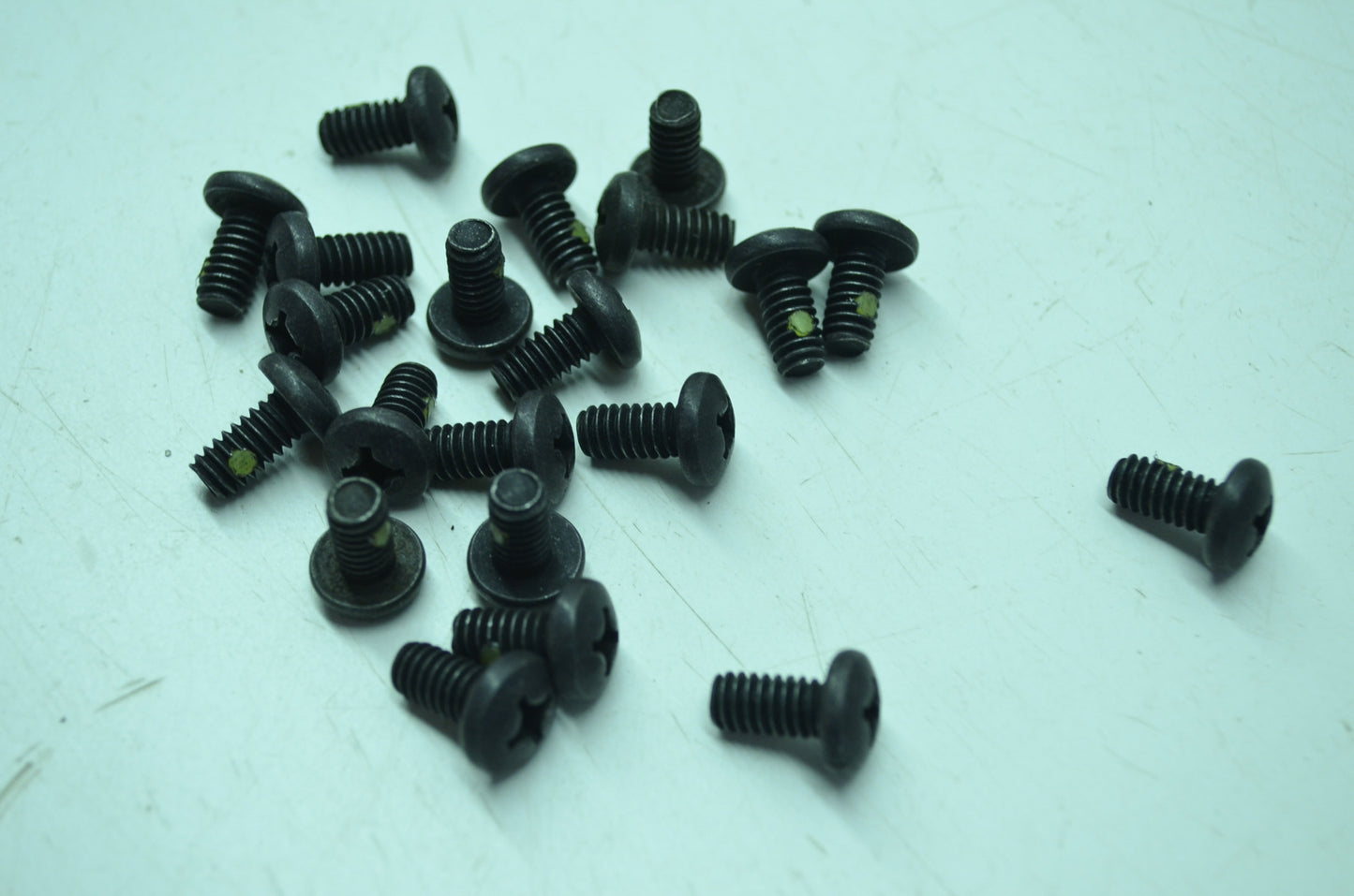 OEM Harley-Davidson 2150 Screw Qty 21 NOS