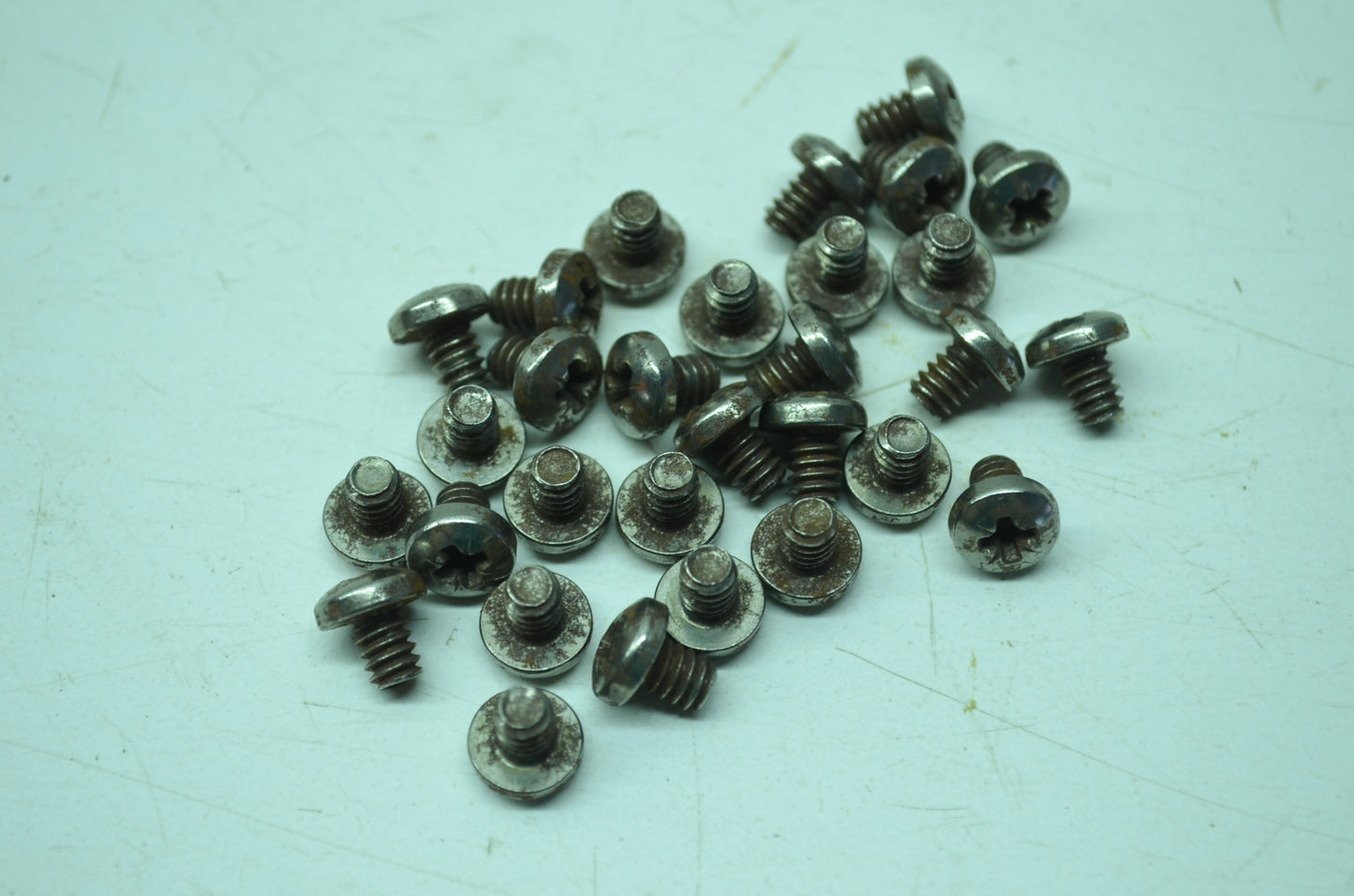 OEM Harley-Davidson 2613 Screw Qty 30 NOS