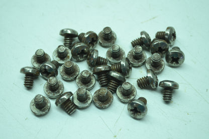 OEM Harley-Davidson 2613 Screw Qty 30 NOS