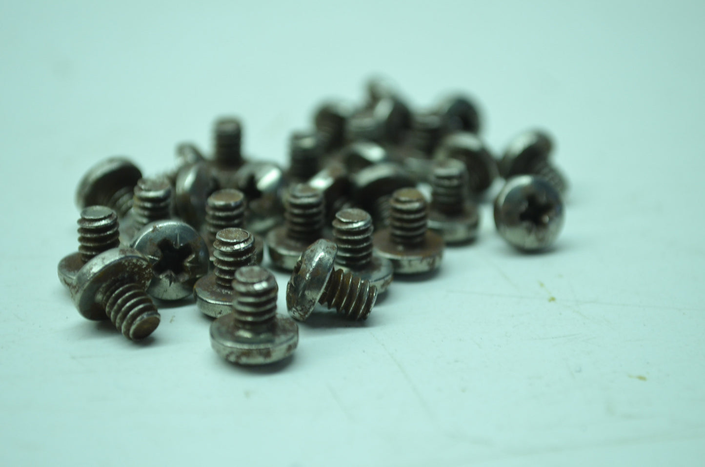 OEM Harley-Davidson 2613 Screw Qty 30 NOS