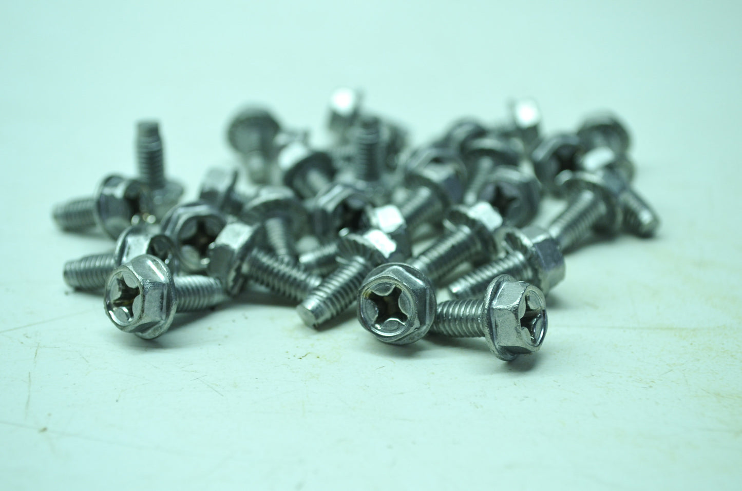 Harley-Davidson Bolts Qty 31 NOS