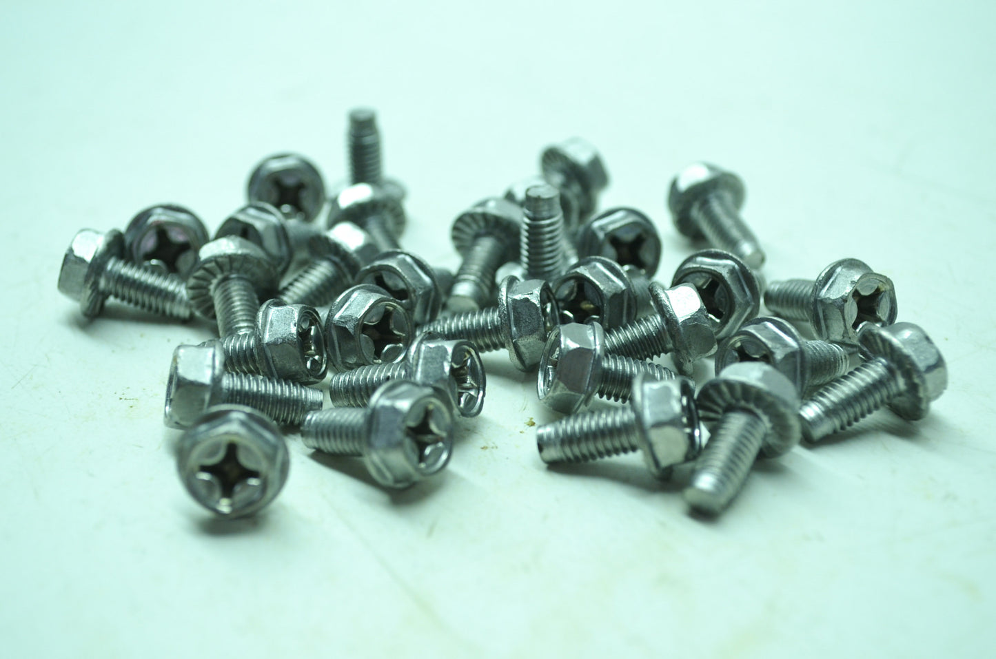 Harley-Davidson Bolts Qty 31 NOS