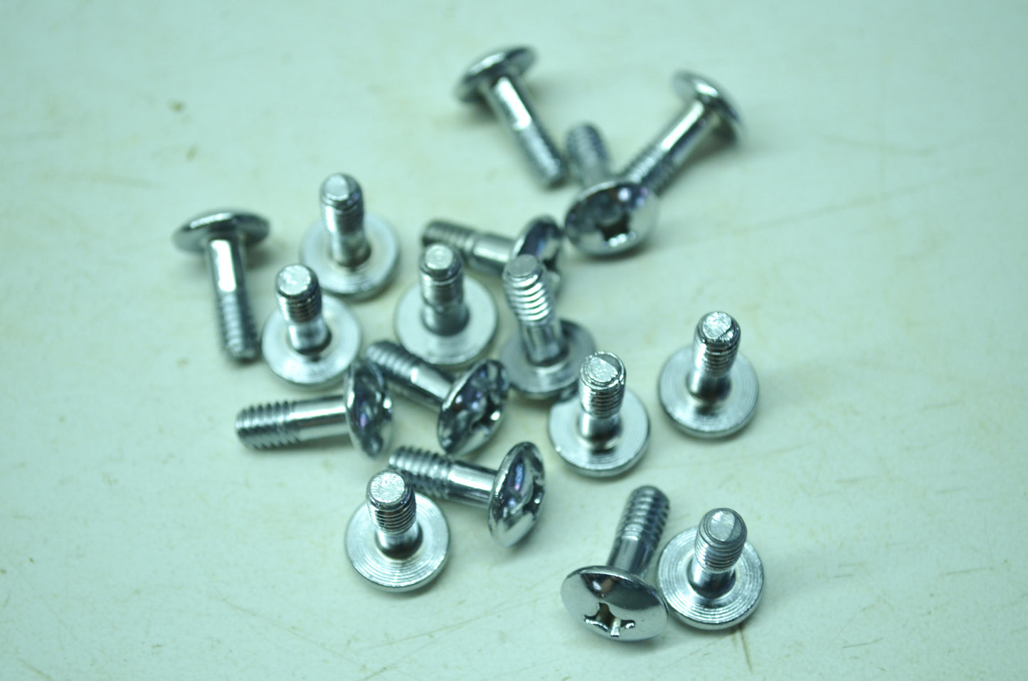 OEM Harley-Davidson 2725 Machine Screw Qty 17 NOS