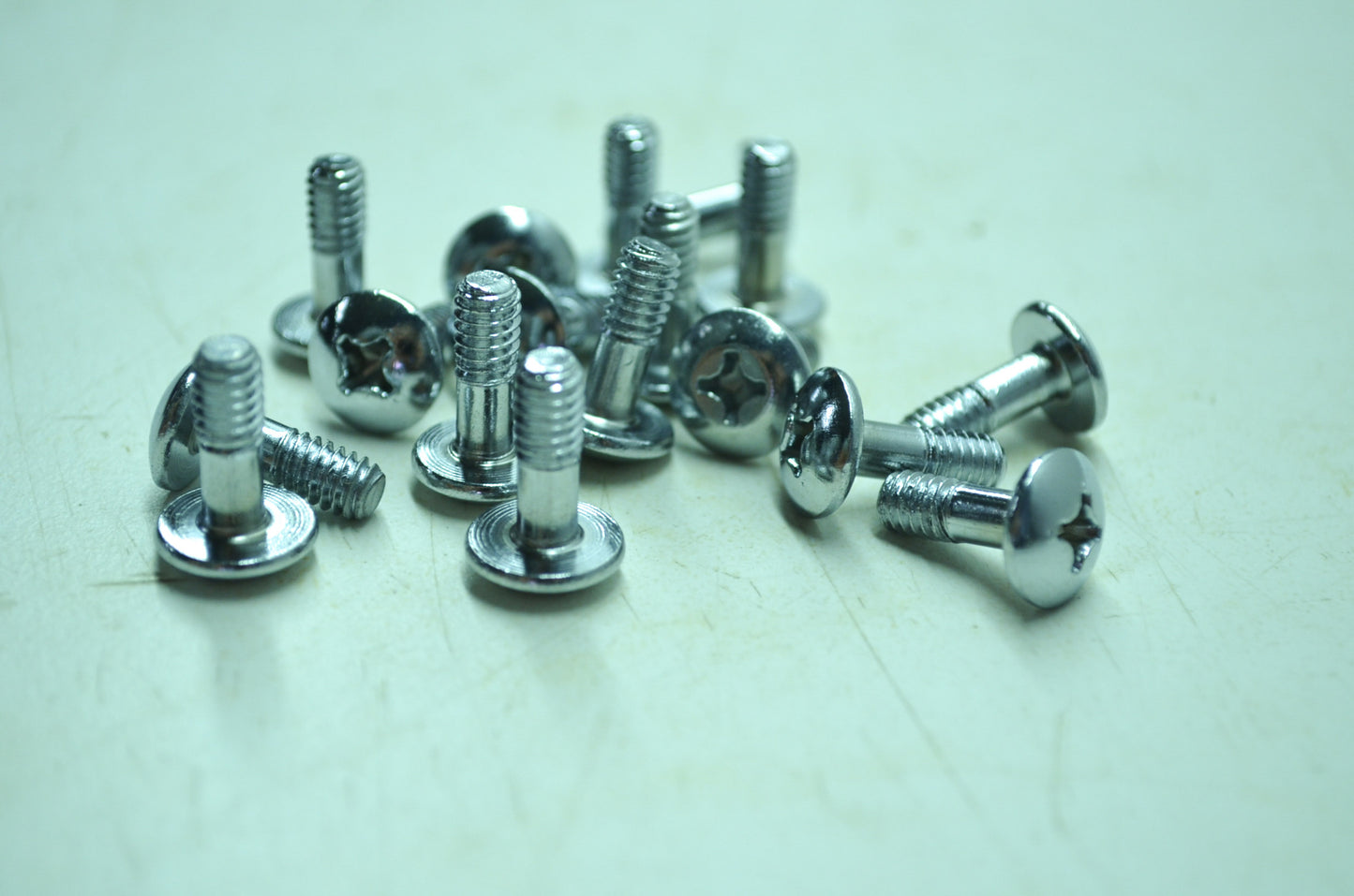 OEM Harley-Davidson 2725 Machine Screw Qty 17 NOS