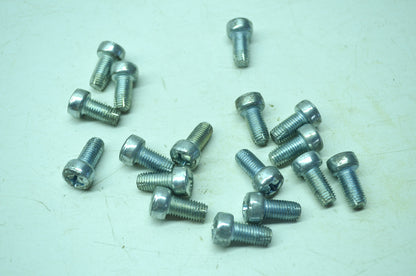 OEM Harley-Davidson 915 Screw Qty 17 NOS