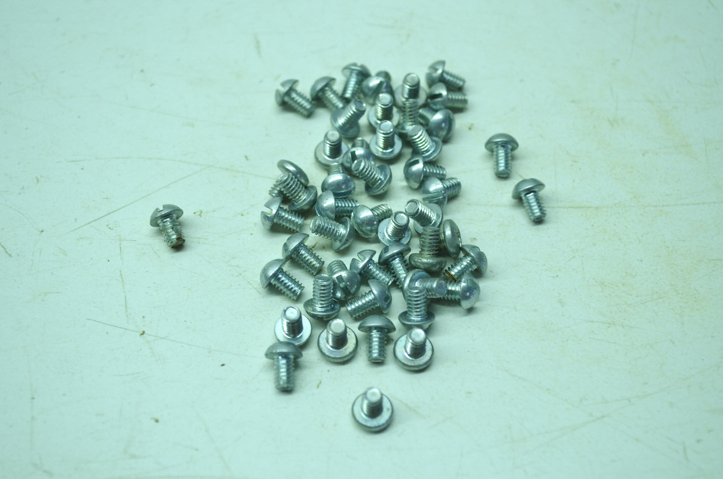 OEM Harley-Davidson 2594 Screw Qty 48 NOS