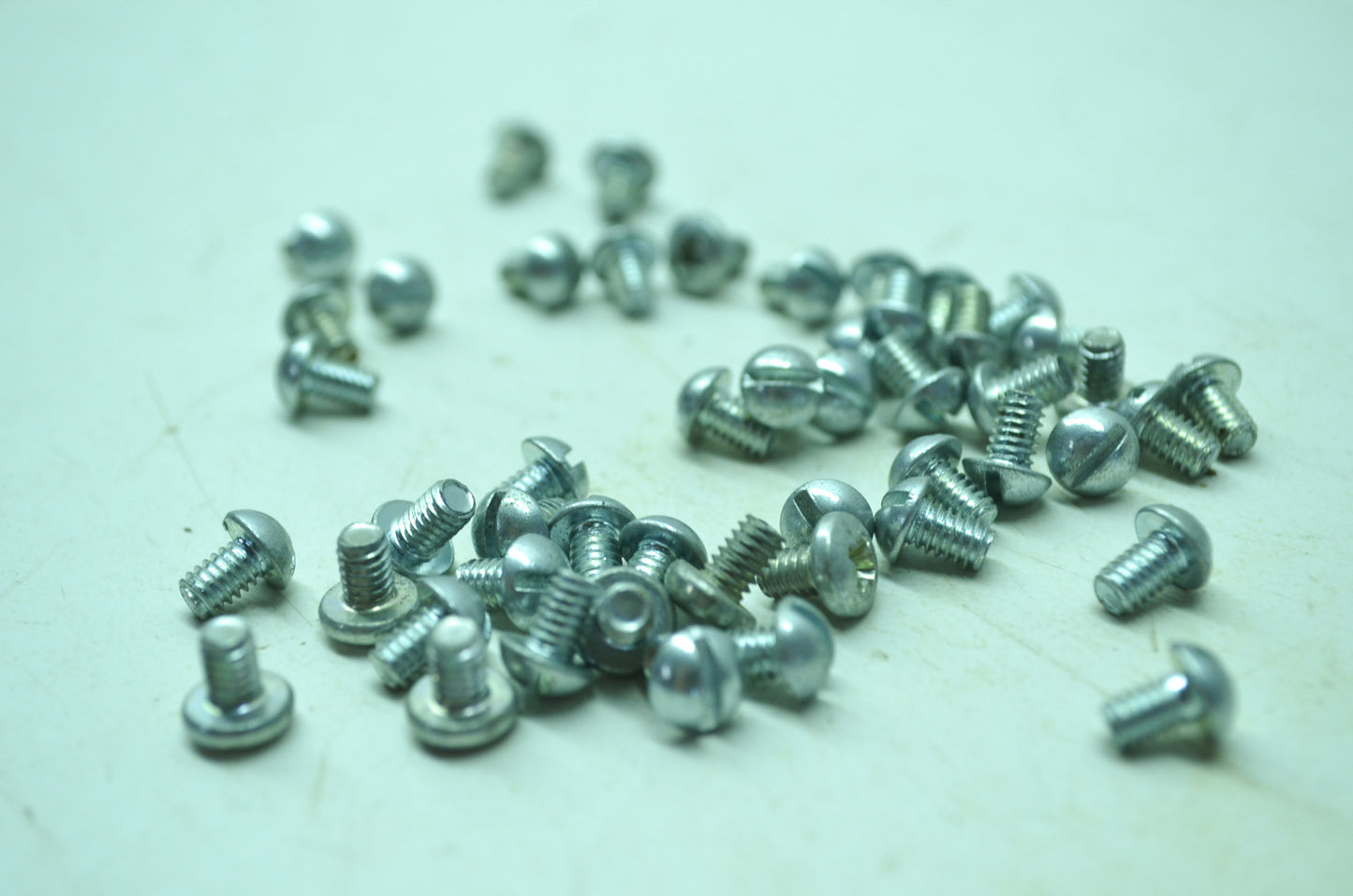 OEM Harley-Davidson 2594 Screw Qty 48 NOS