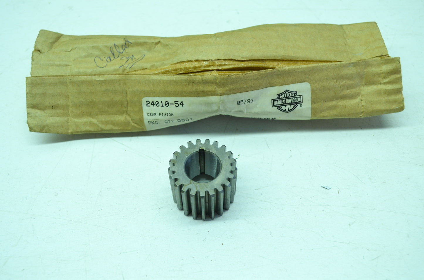 OEM Harley-Davidson 24010-54 Flywheel Shaft Pinion Gear NOS