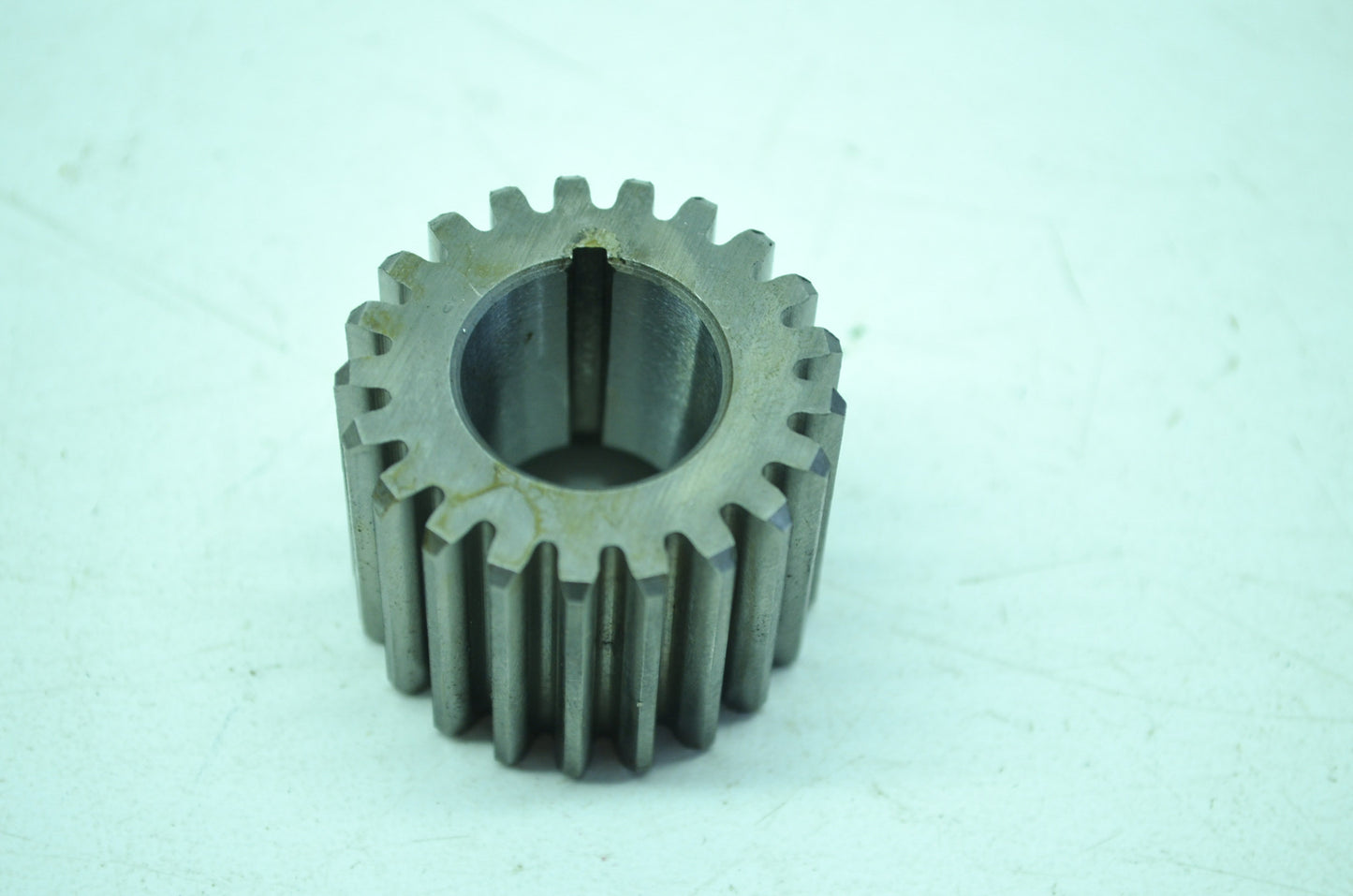 OEM Harley-Davidson 24010-54 Flywheel Shaft Pinion Gear NOS