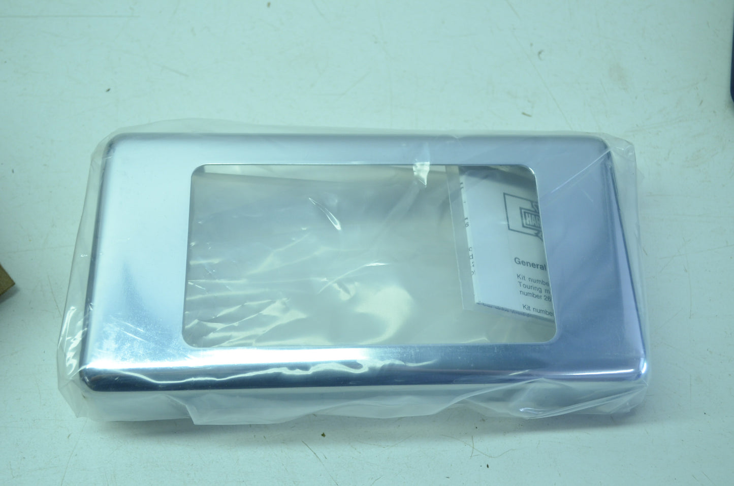 NEW OEM Harley Davidson Oil Cooler Cover 2006 Dyna Models 63040-05 NOS