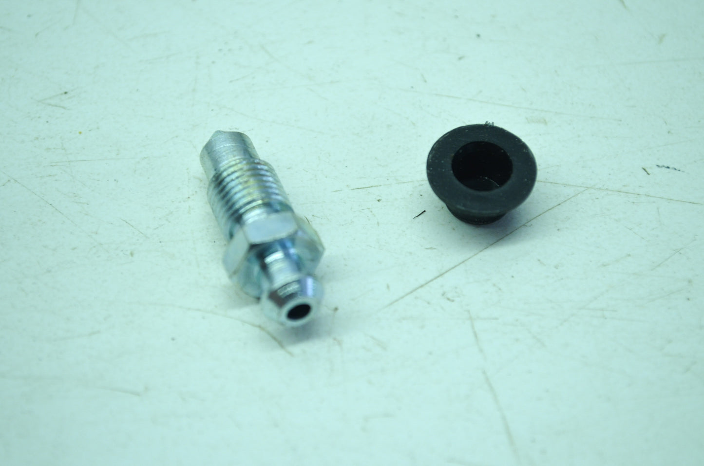 Harley-Davidson Dust Cover Bleeder Screw NOS