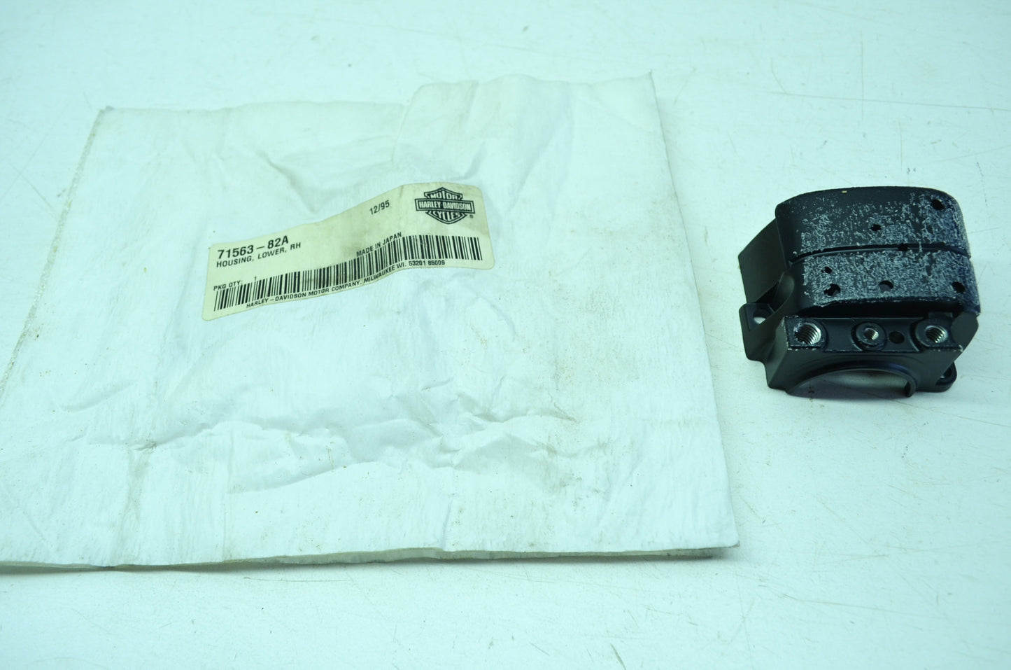 OEM Harley-Davidson 71563-82A Right Hand Lower Housing NOS