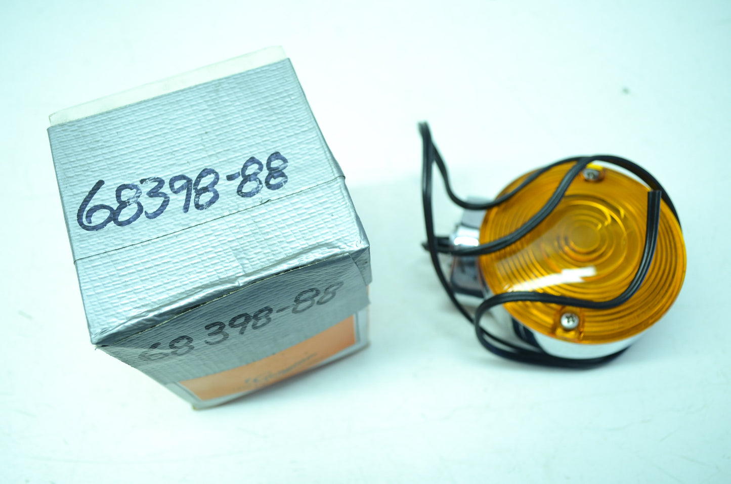 NEW OEM Harley-Davidson Turn Signal 68398-88 NOS