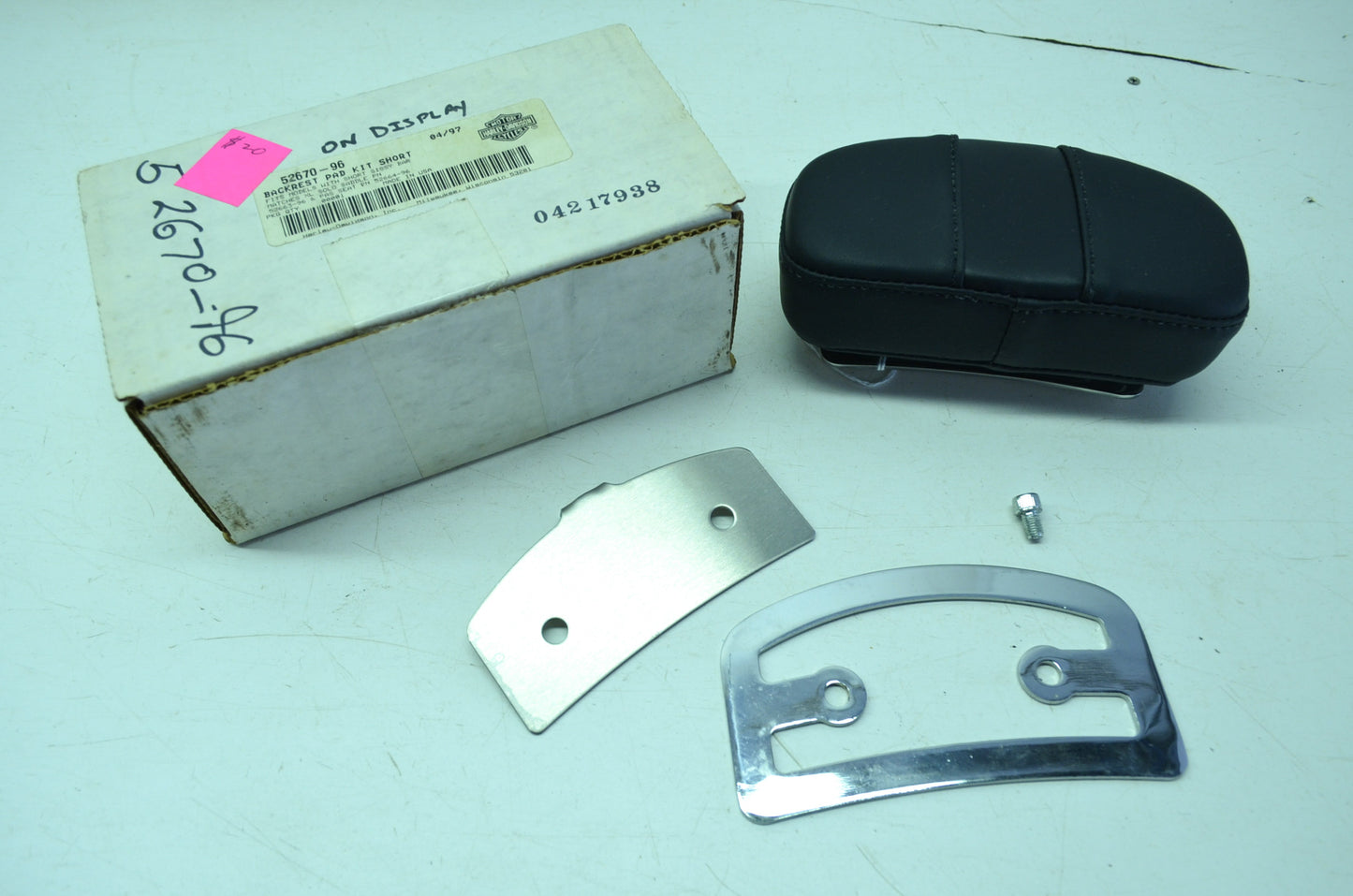 NEW OEM Harley-Davidson Short Backrest Pad Kit 52670-96 NOS